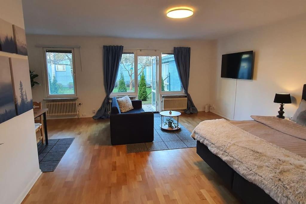 Apartment With Garden Near Metro! Stockholm Luaran gambar