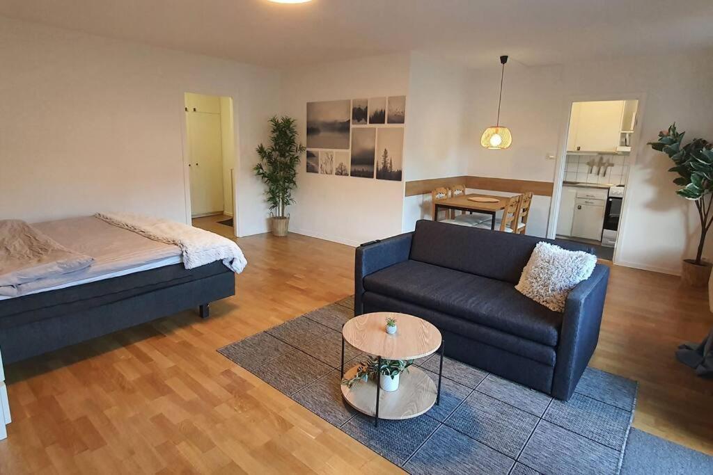 Apartment With Garden Near Metro! Stockholm Luaran gambar
