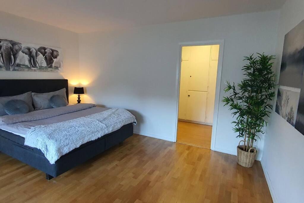 Apartment With Garden Near Metro! Stockholm Luaran gambar